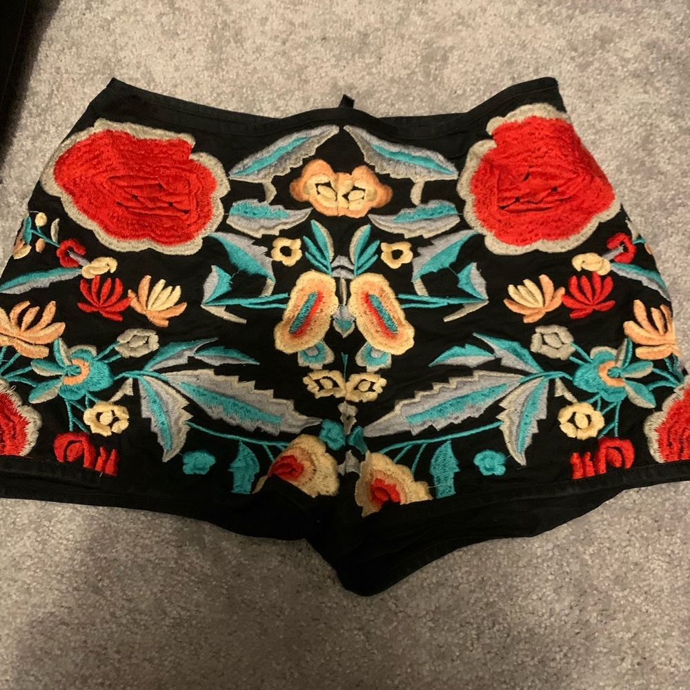 Embroidered Floral Women's Shorts